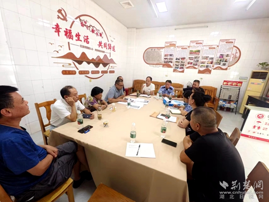 社區(qū)召開“五共”議事會(huì)，調(diào)解單元電梯加裝居民矛盾.jpg